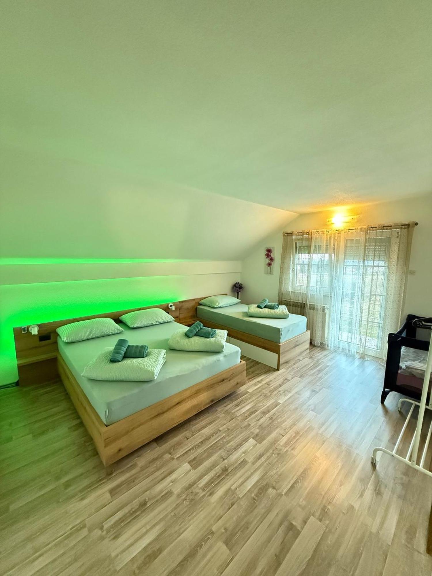 Apartments Marija Vrelo Koreničko Extérieur photo