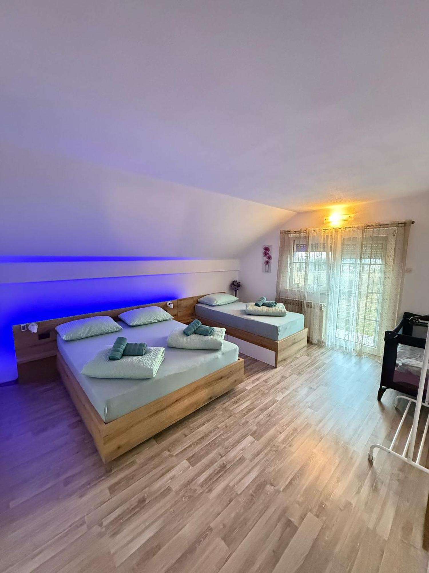 Apartments Marija Vrelo Koreničko Extérieur photo