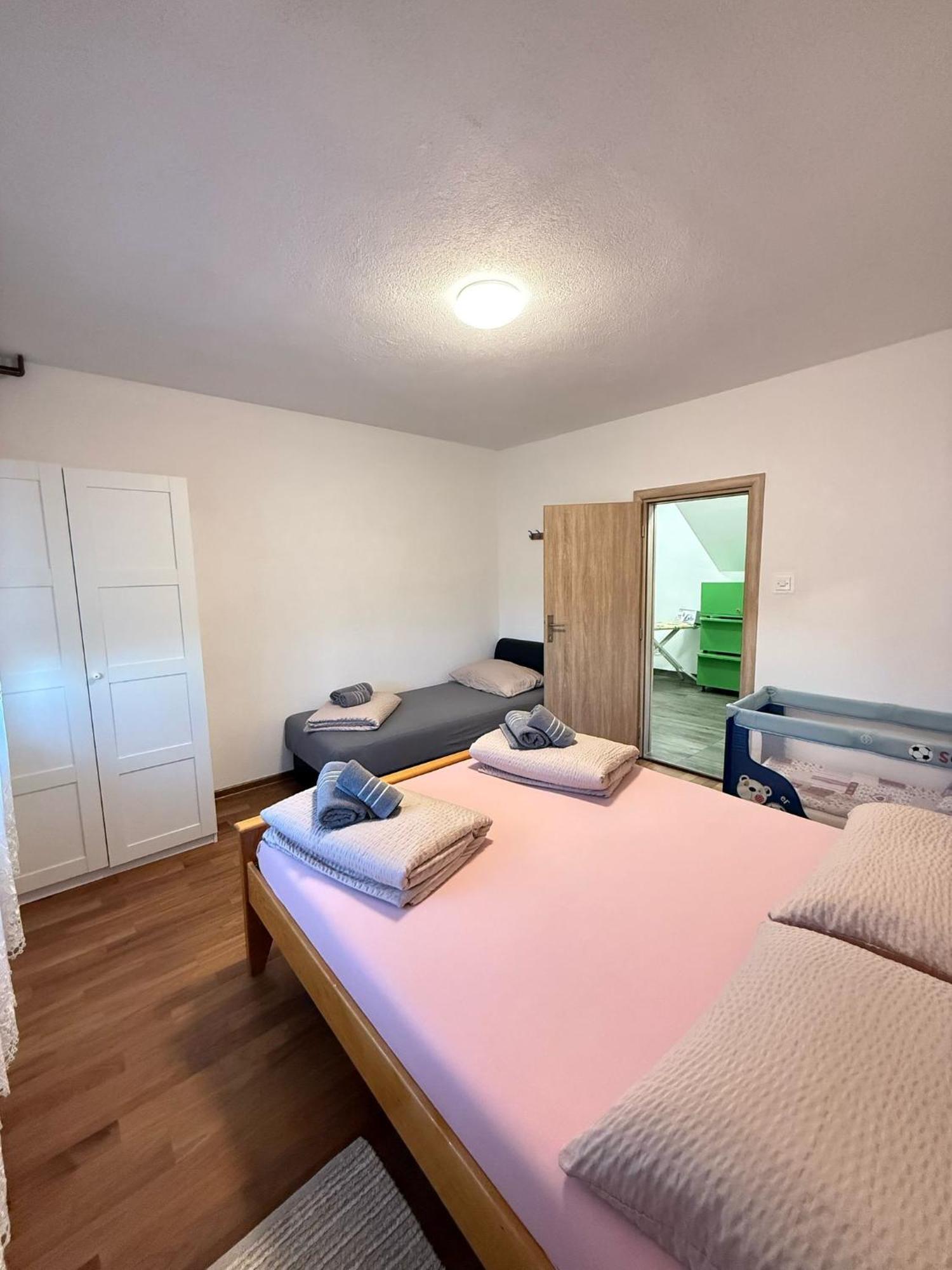 Apartments Marija Vrelo Koreničko Extérieur photo